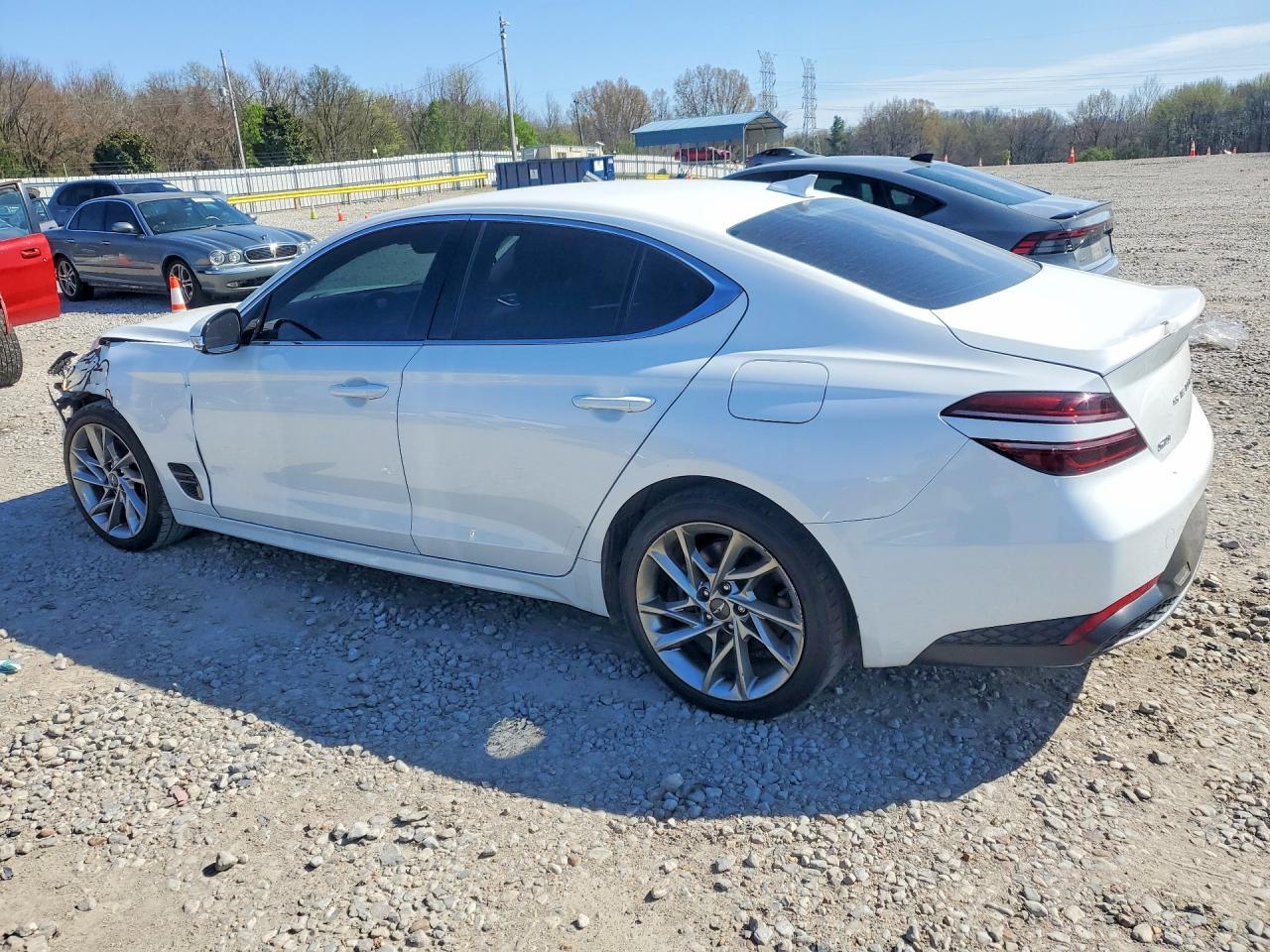 2022 Genesis G70 2.0T - Фото 2