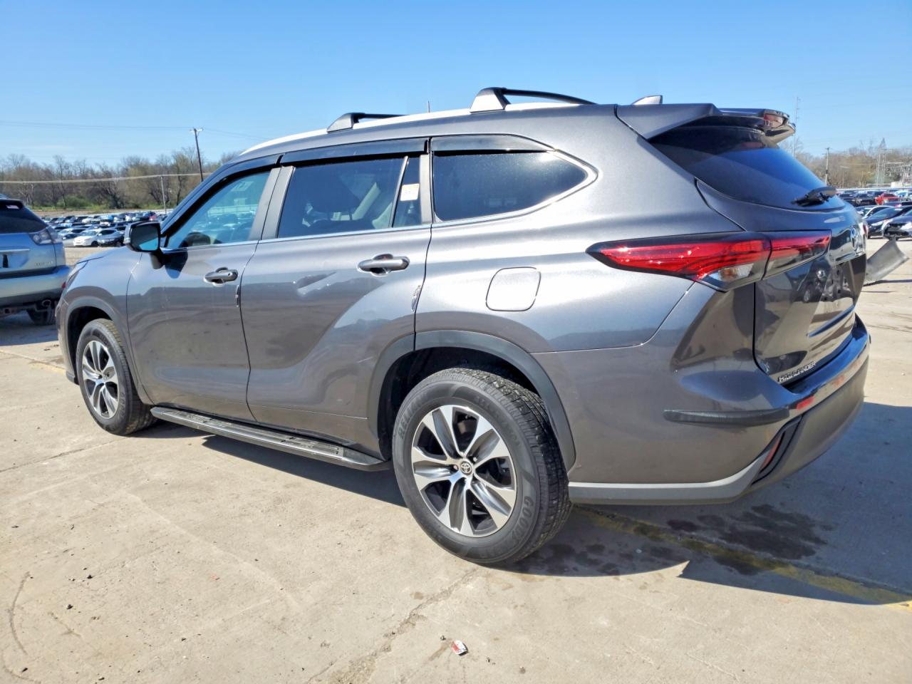 2023 Toyota Highlander Xle - Image 2