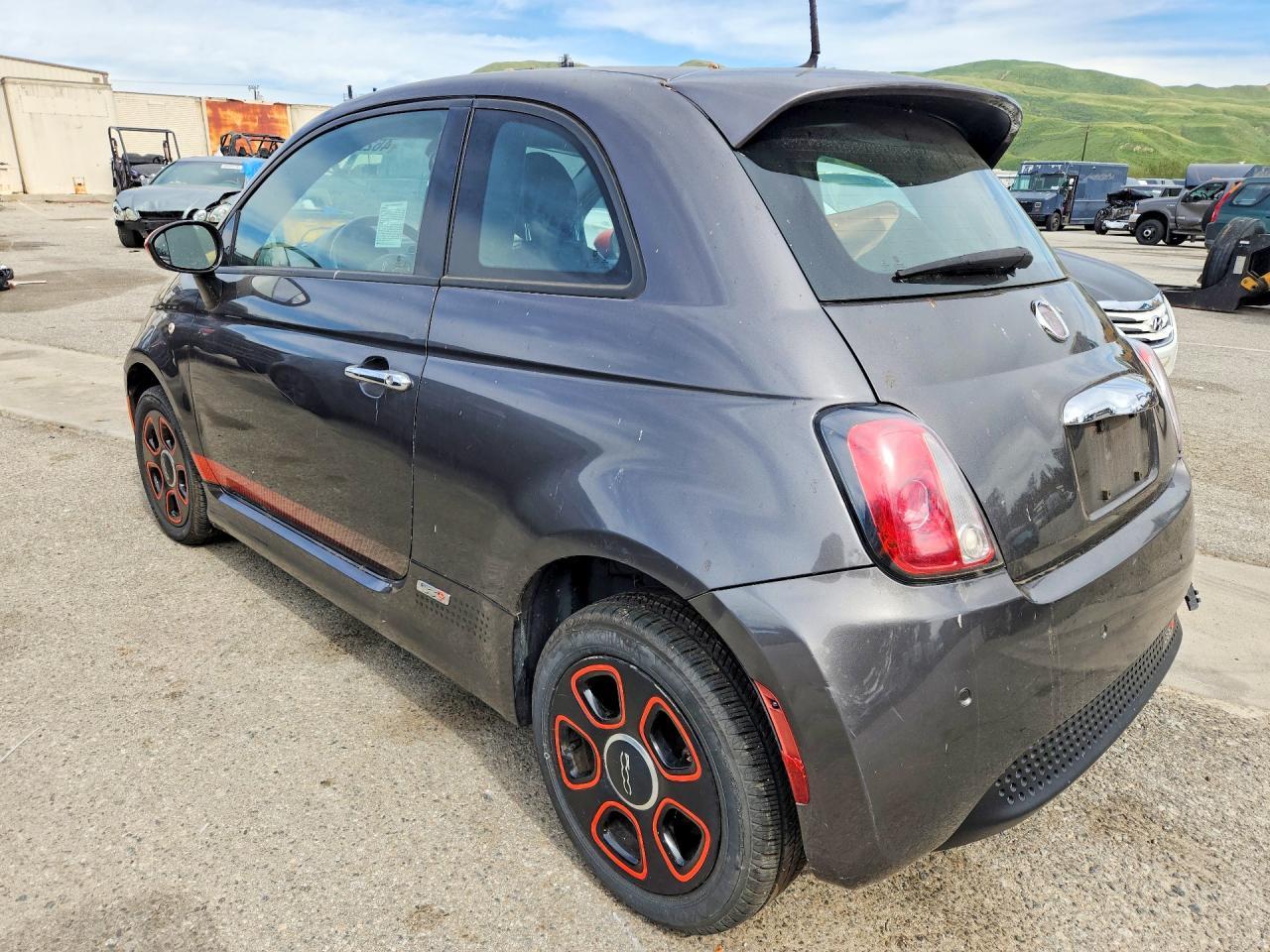 2014 Fiat 500 Electric - Image 2