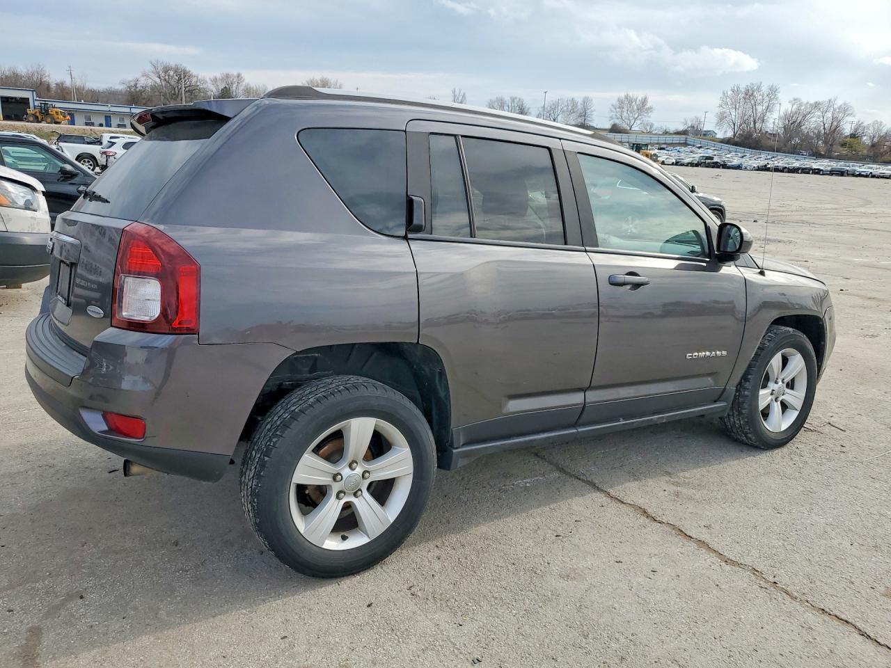 2016 Jeep Compass Latitude - Фото 3