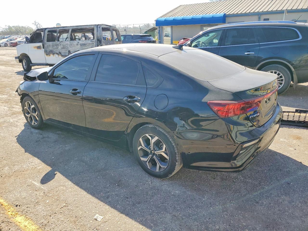 2021 Kia Forte Lxs - Image 2
