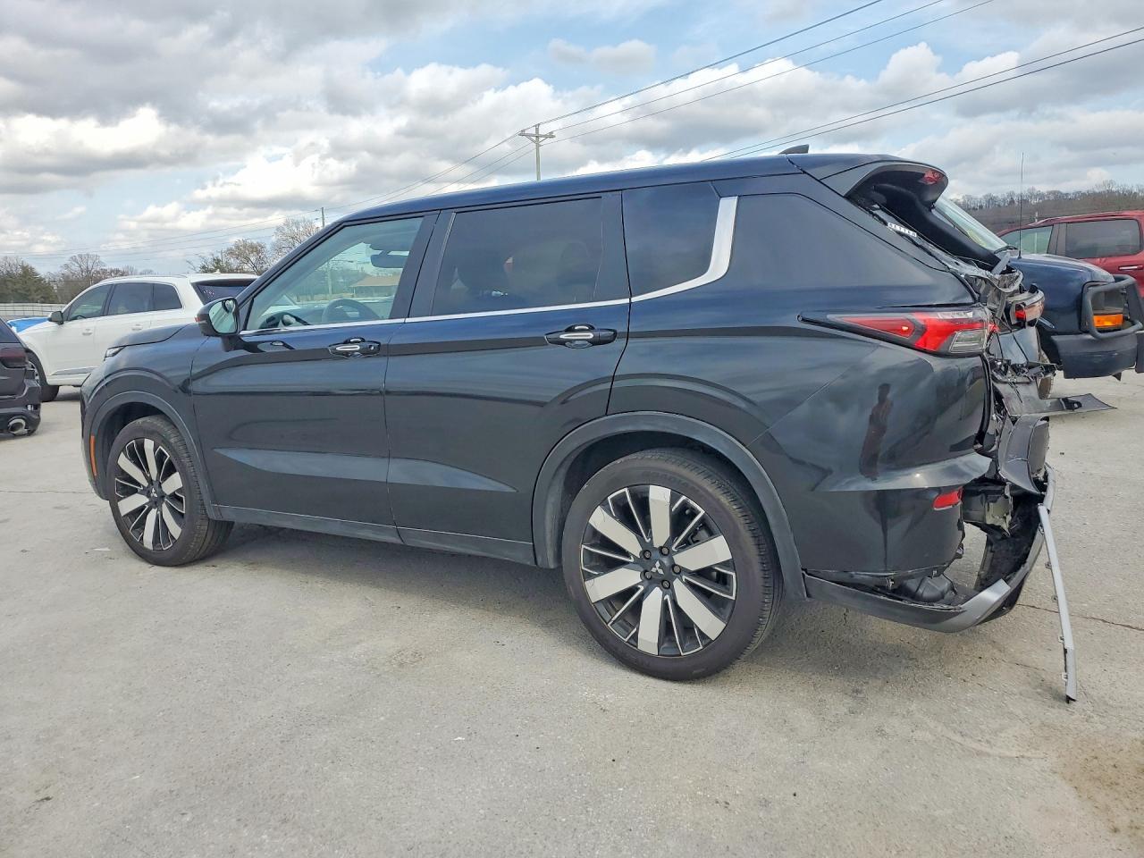 2025 Mitsubishi Outlander Se - Image 2