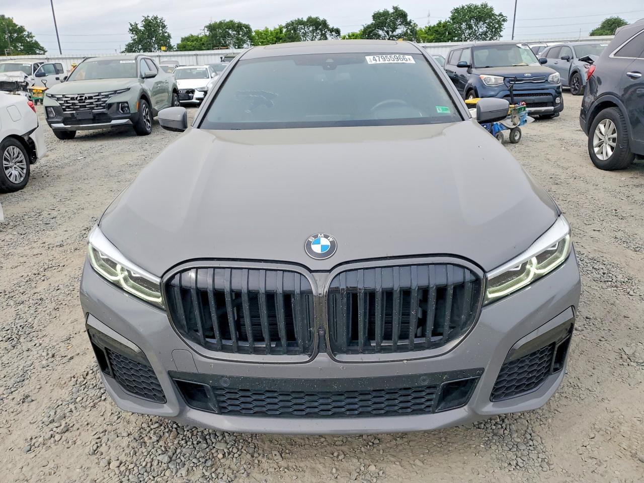 2022 BMW 750 Xi - Фото 5