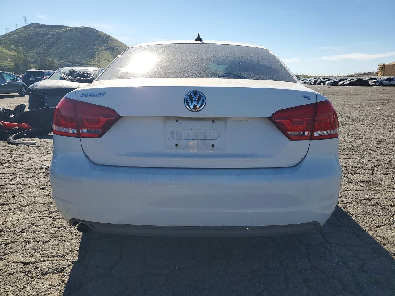 2012 Volkswagen Passat Se - Image 6