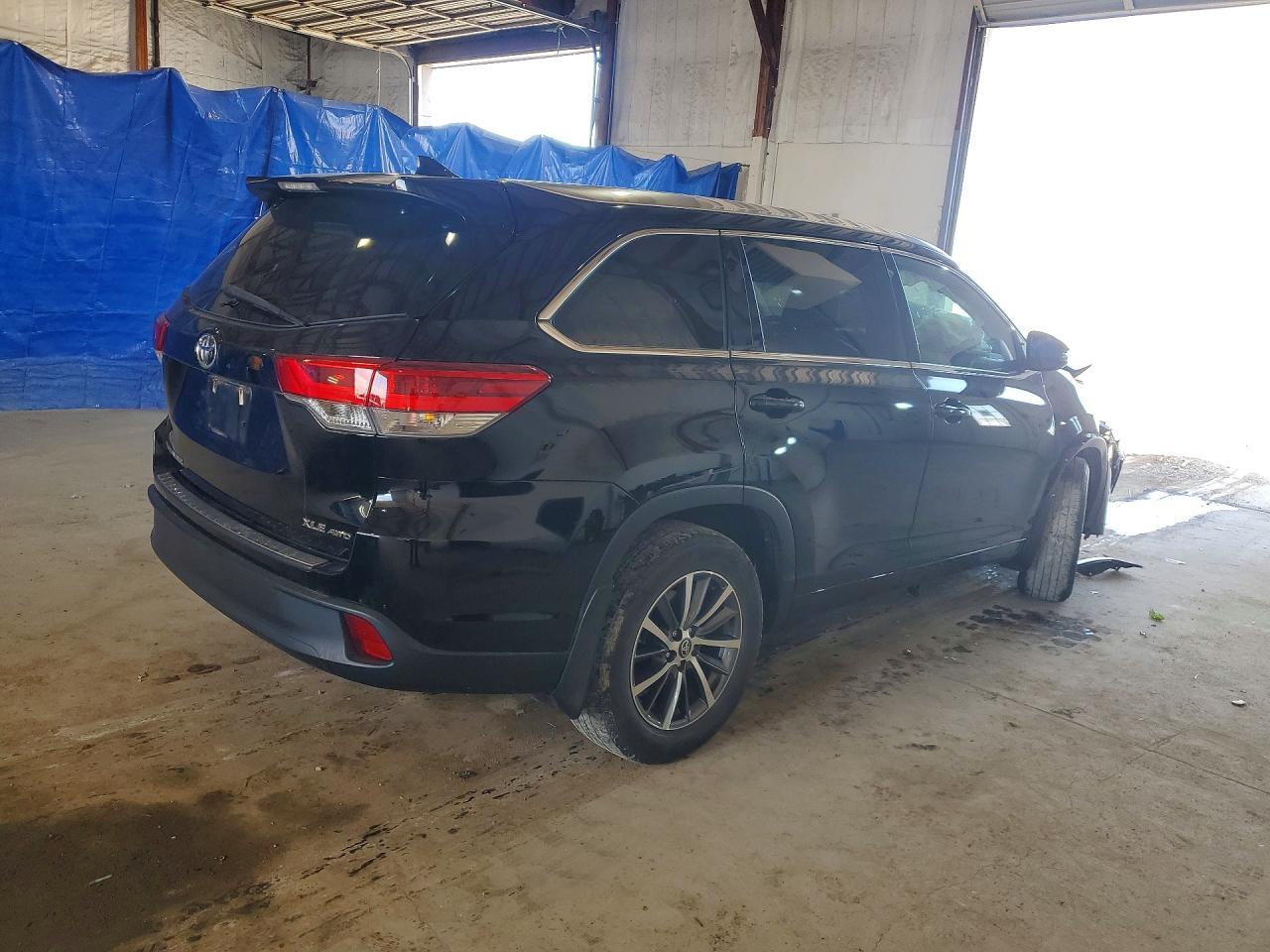 2018 Toyota Highlander Xle - Фото 3