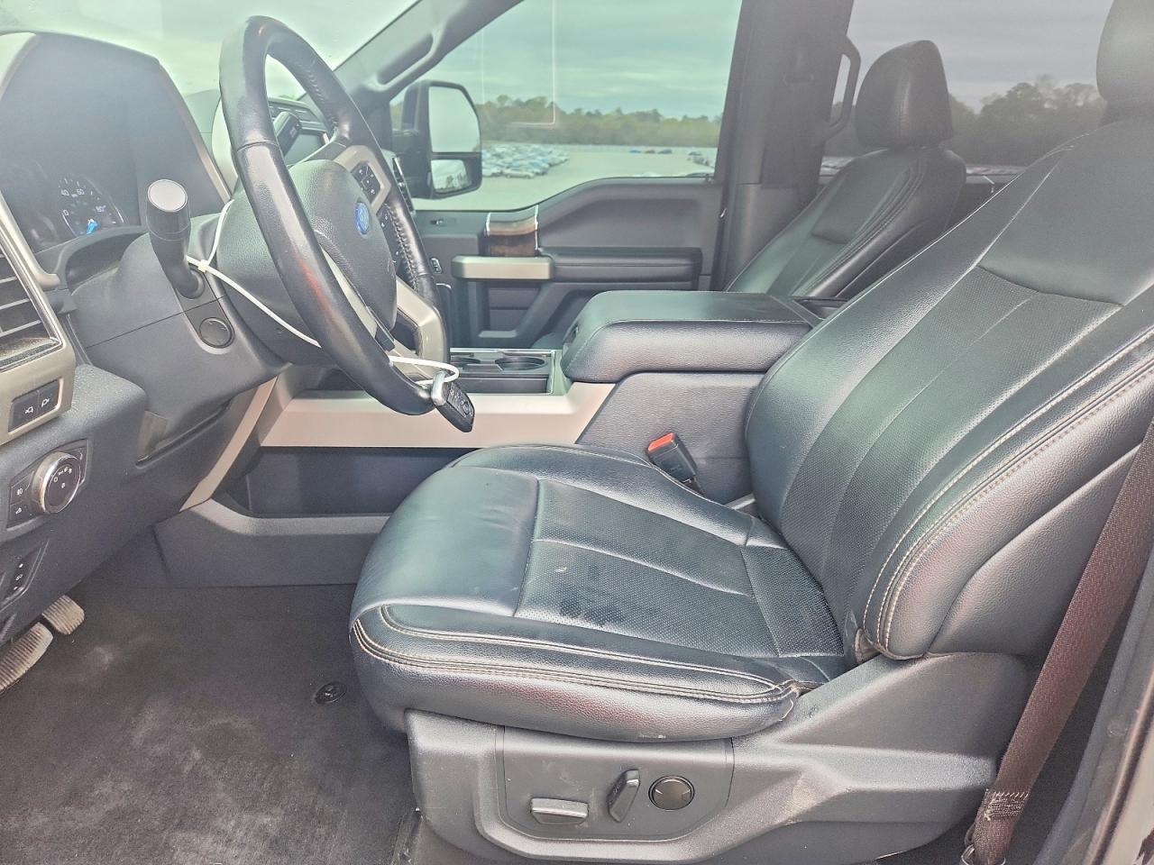 2022 Ford F250 Super Duty - Фото 7