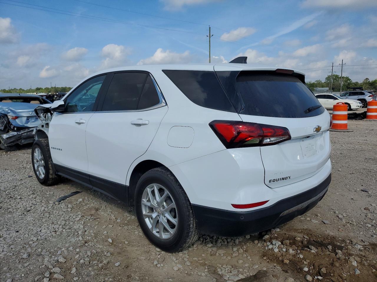 2022 Chevrolet Equinox Lt - Image 2