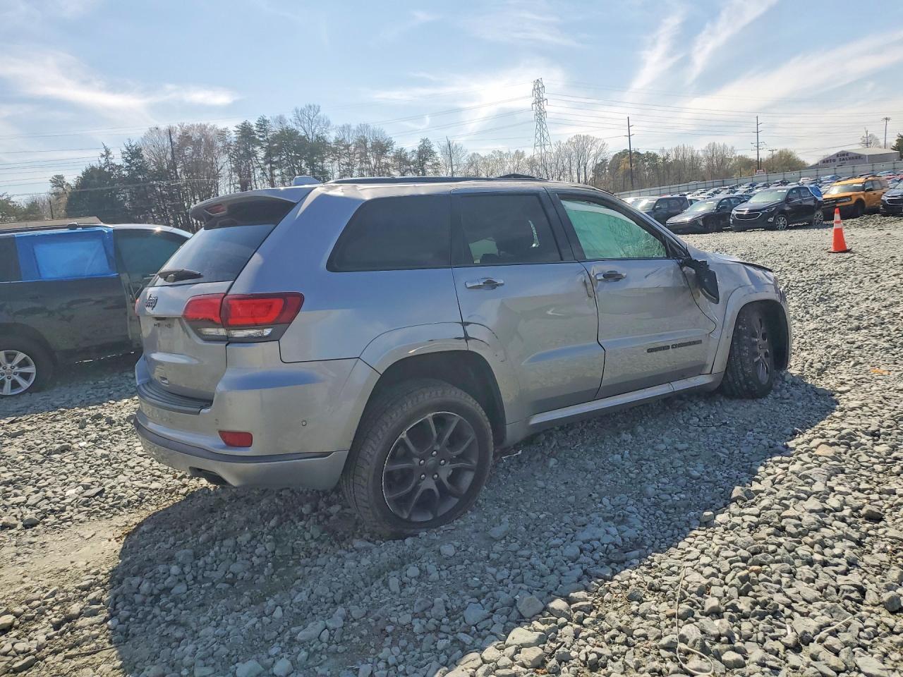 2021 Jeep Grand Cherokee Overland - Фото 3