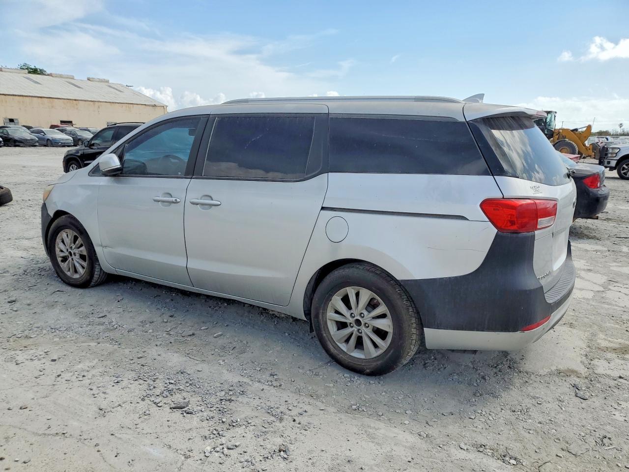 2016 Kia Sedona Lx - Фото 2