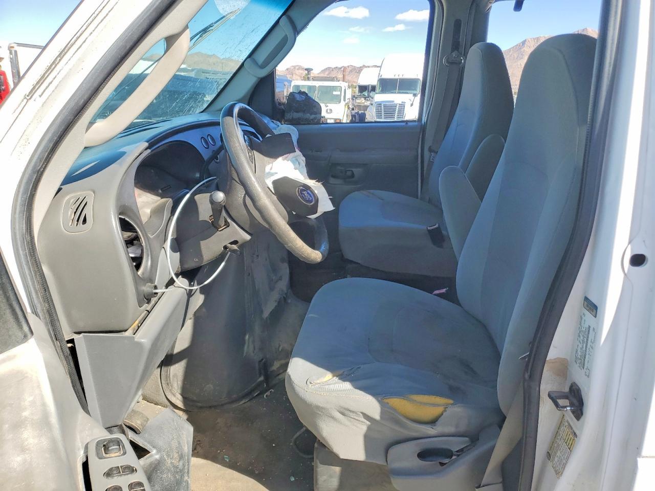 2008 Ford Econoline E350 Super Duty Wagon - Image 7
