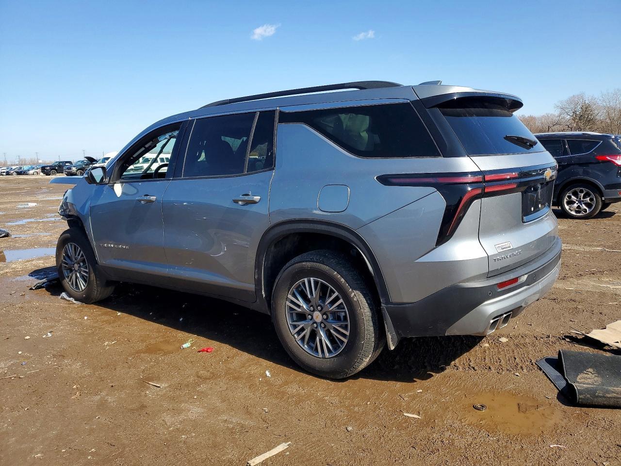 2025 Chevrolet Traverse Lt - Фото 2