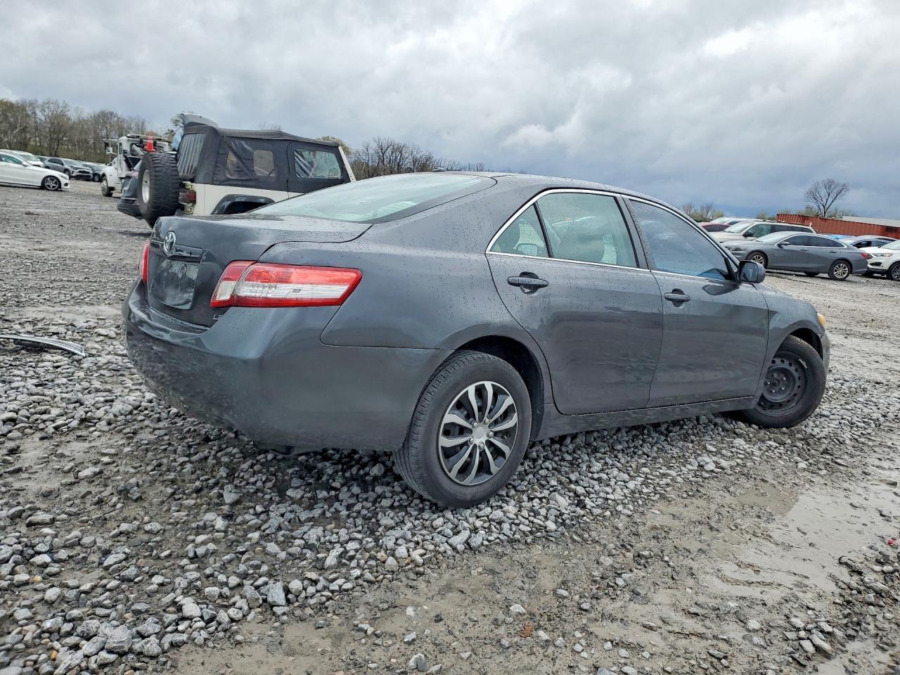 2011 Toyota Camry Le - Фото 3