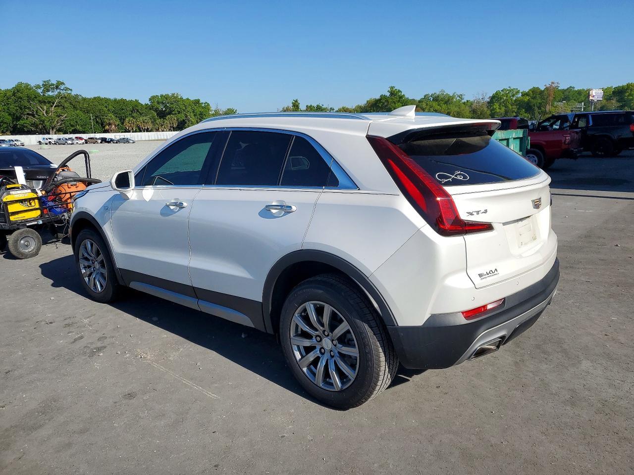 2020 Cadillac Xt4 Premium Luxury - Image 2