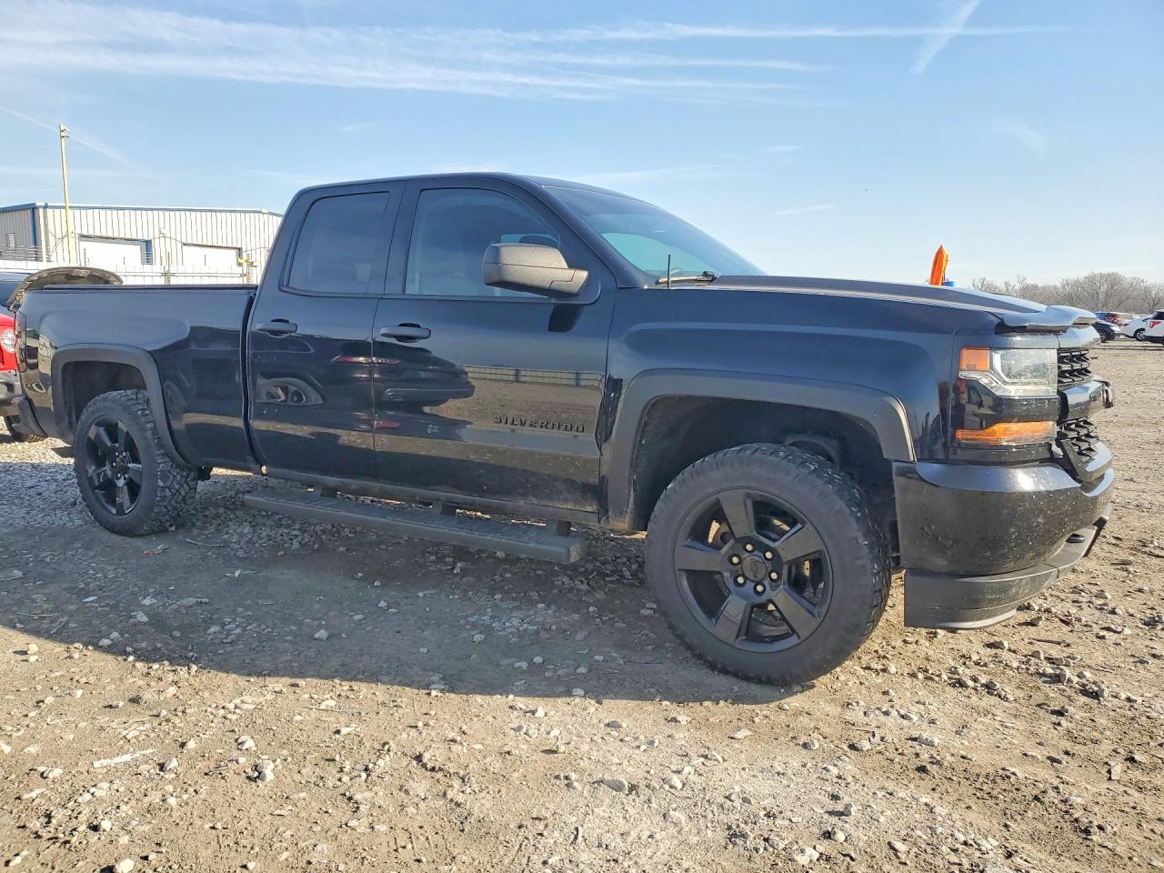 2017 Chevrolet Silverado K1500 Custom - Фото 4