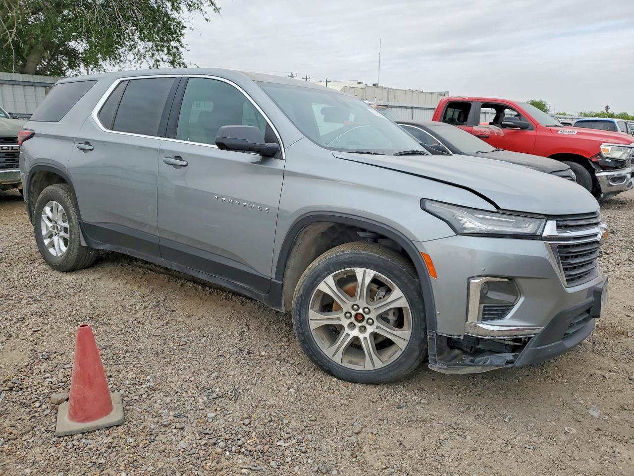 2023 Chevrolet Traverse Ls - Image 4