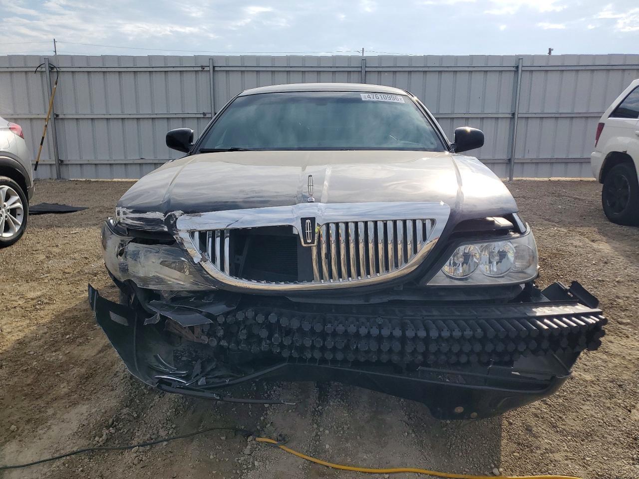 2007 Lincoln Town Car Executive L - Image 5