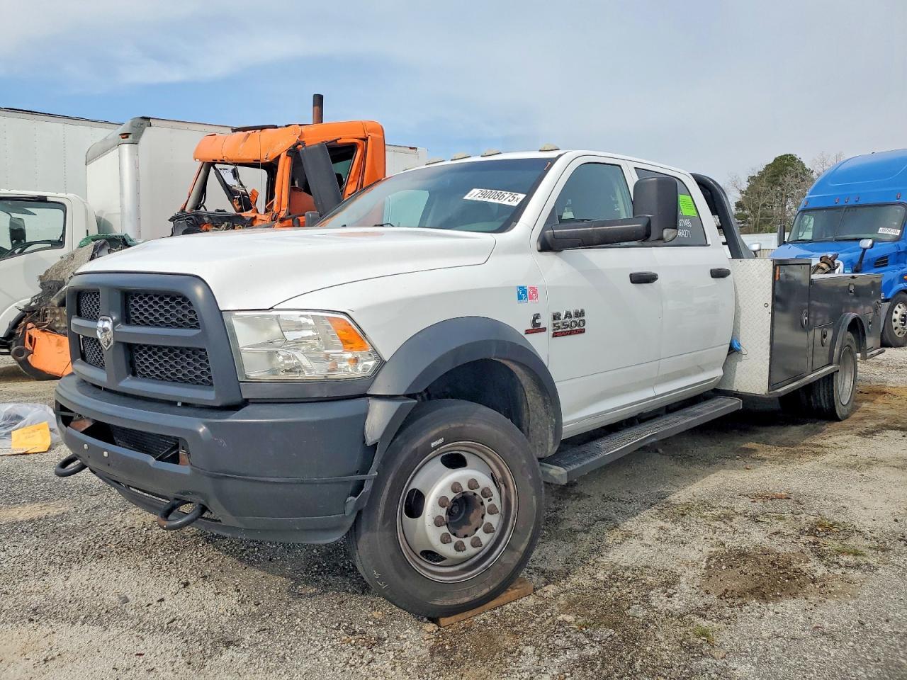2018 Ram 5500 Flatbed Truck - Фото 2