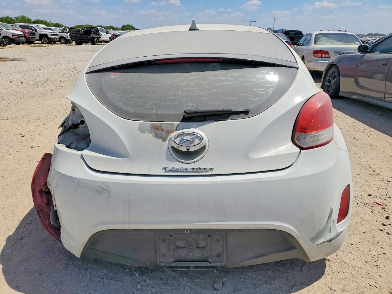 2016 Hyundai Veloster Base - Фото 6