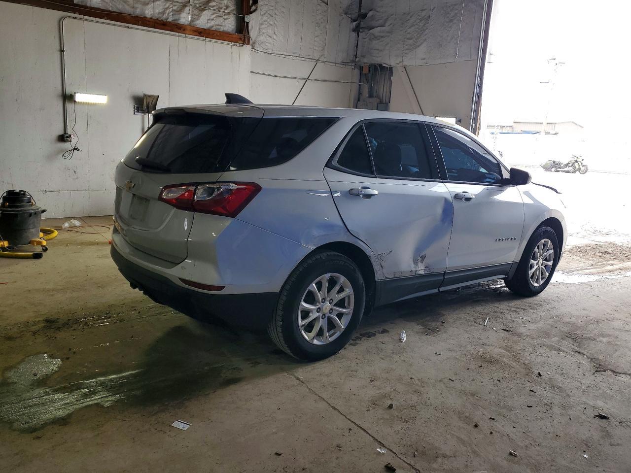 2019 Chevrolet Equinox Ls - Фото 3