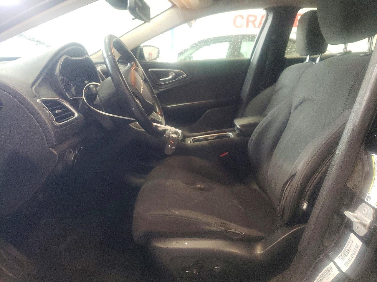2016 Chrysler 200 Limited - Image 7