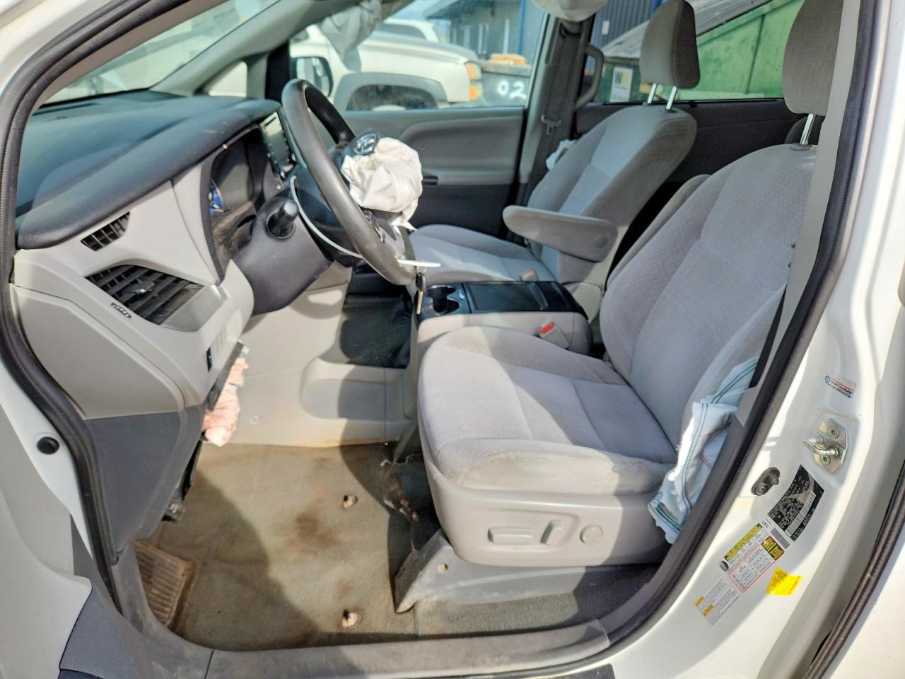 2020 Toyota Sienna Le 7-Passenger - Фото 7