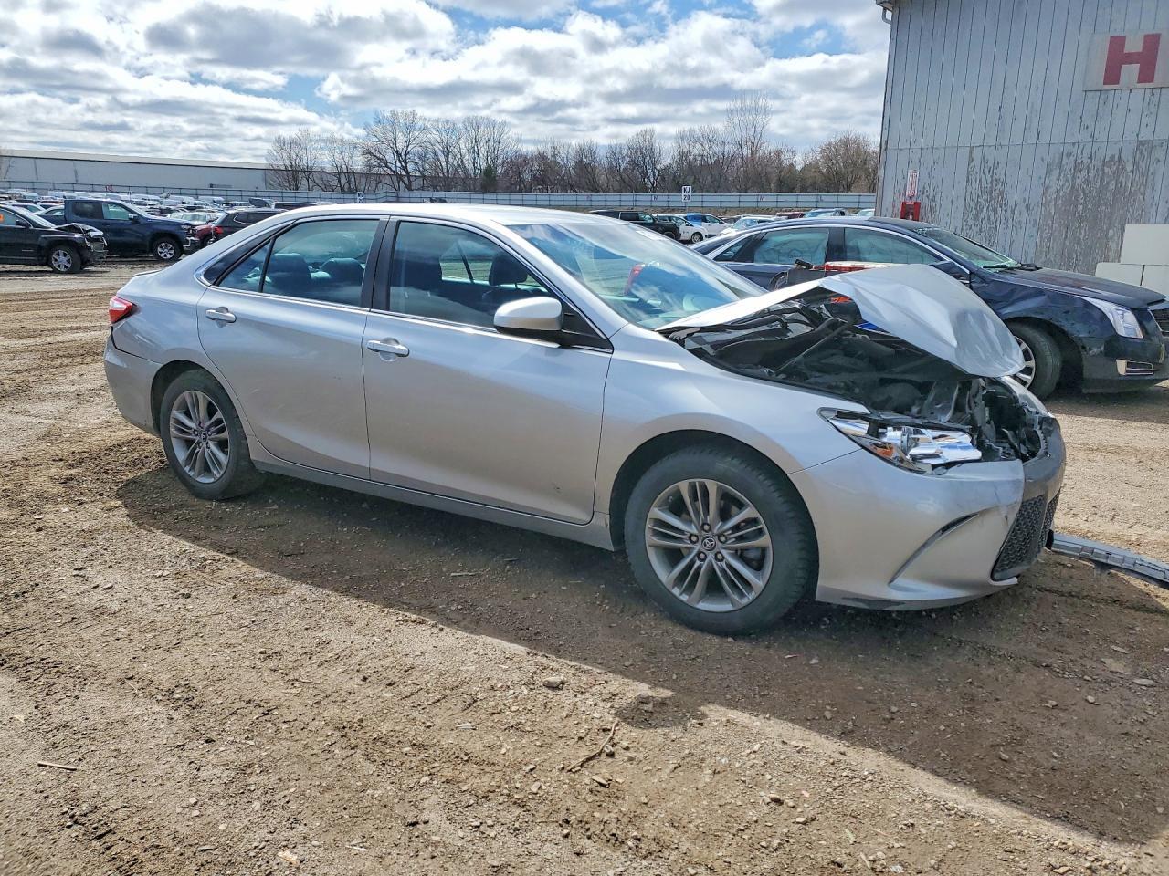 2017 Toyota Camry Se - Фото 4
