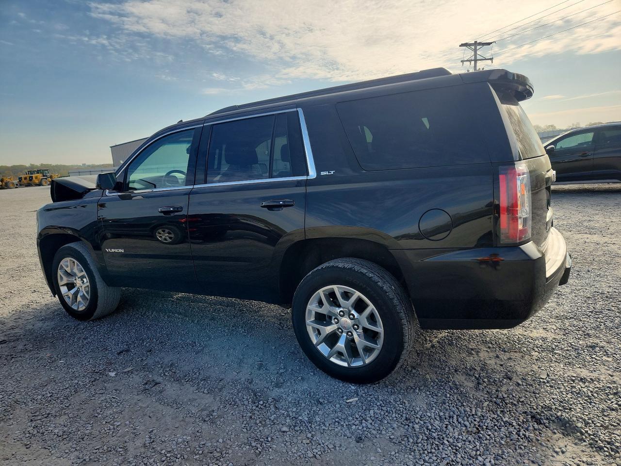 2017 GMC Yukon Slt - Image 2
