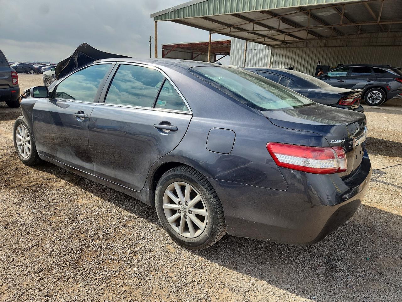2011 Toyota Camry Xle - Image 2