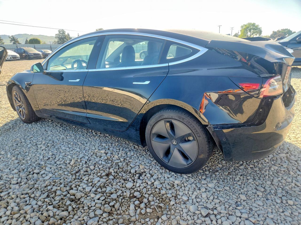 2018 Tesla Model 3 - Фото 2