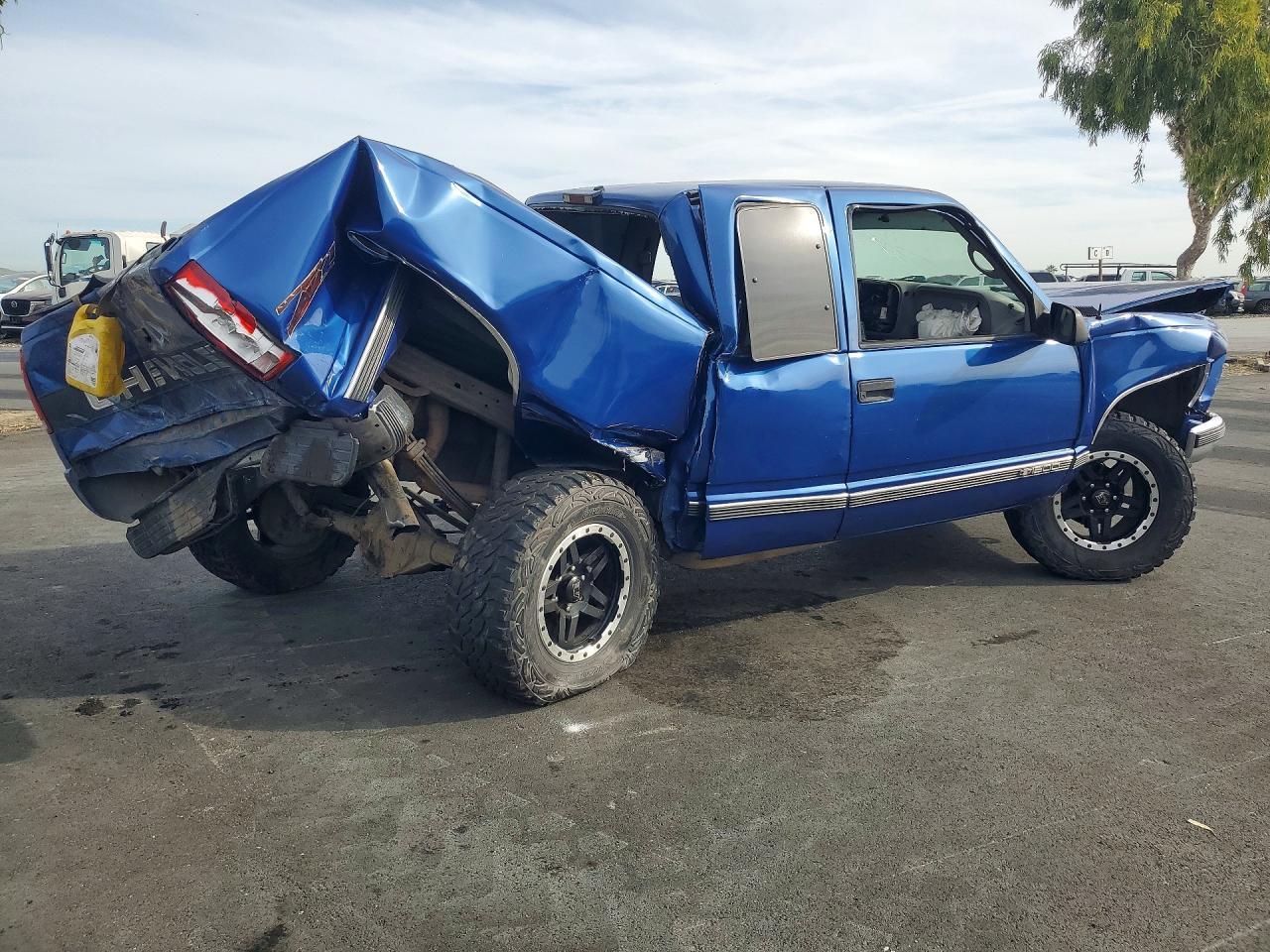 1997 Chevrolet Gmt-400 K1500 - Image 3