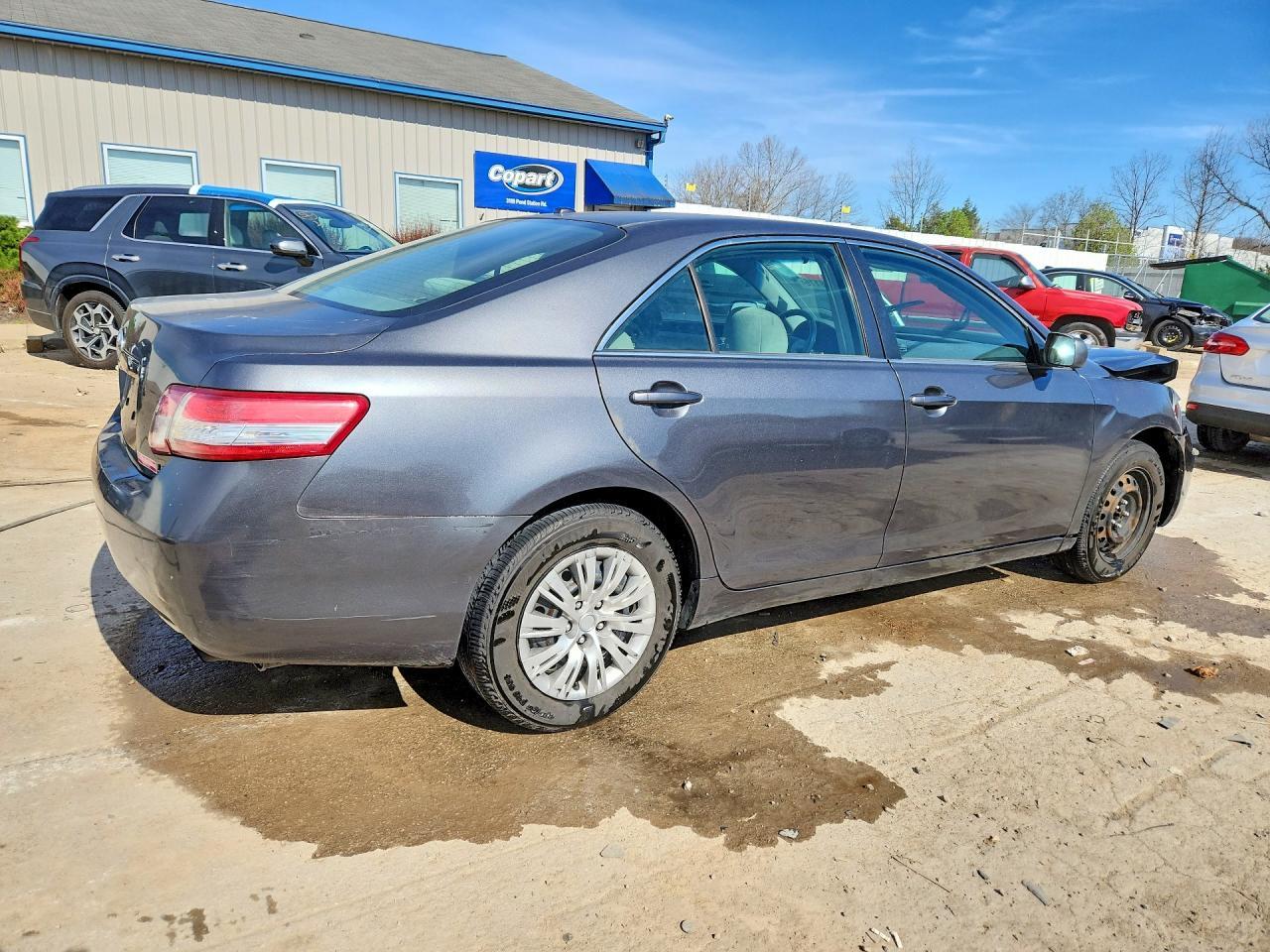 2010 Toyota Camry Le - Image 3