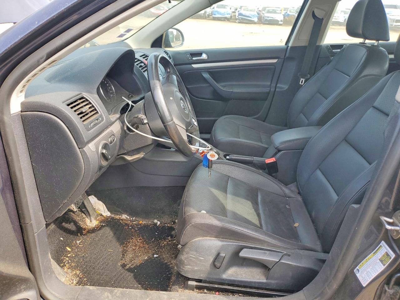 2010 Volkswagen Jetta Limited - Image 7