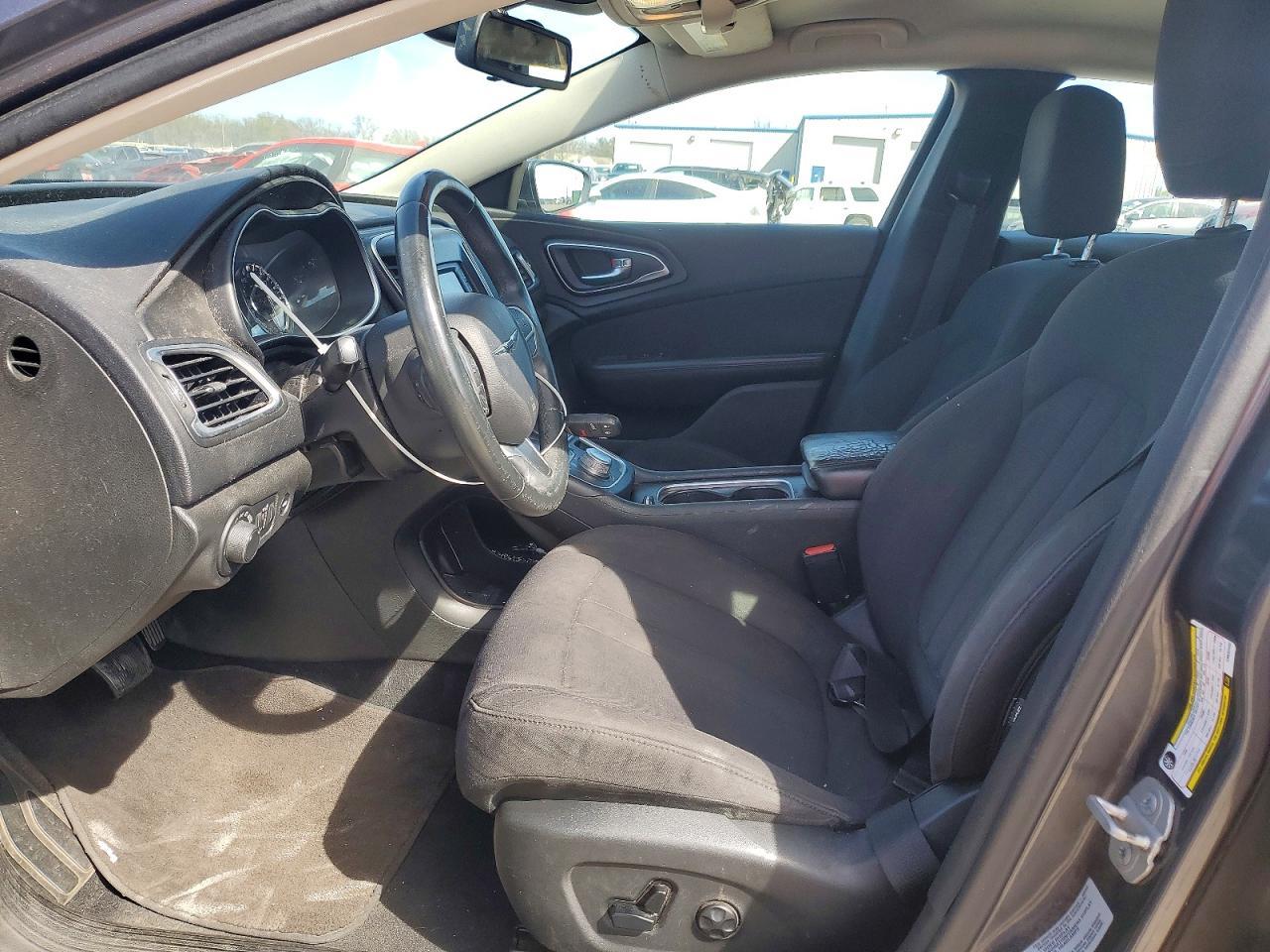 2015 Chrysler 200 Limited - Фото 7