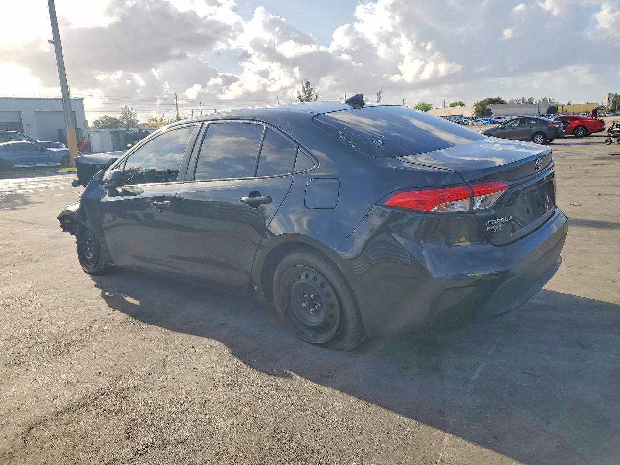2021 Toyota Corolla Le - Фото 2
