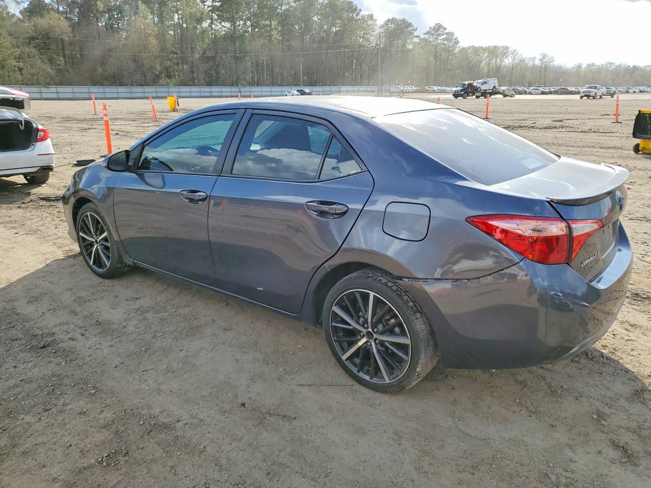 2017 Toyota Corolla Se - Фото 2
