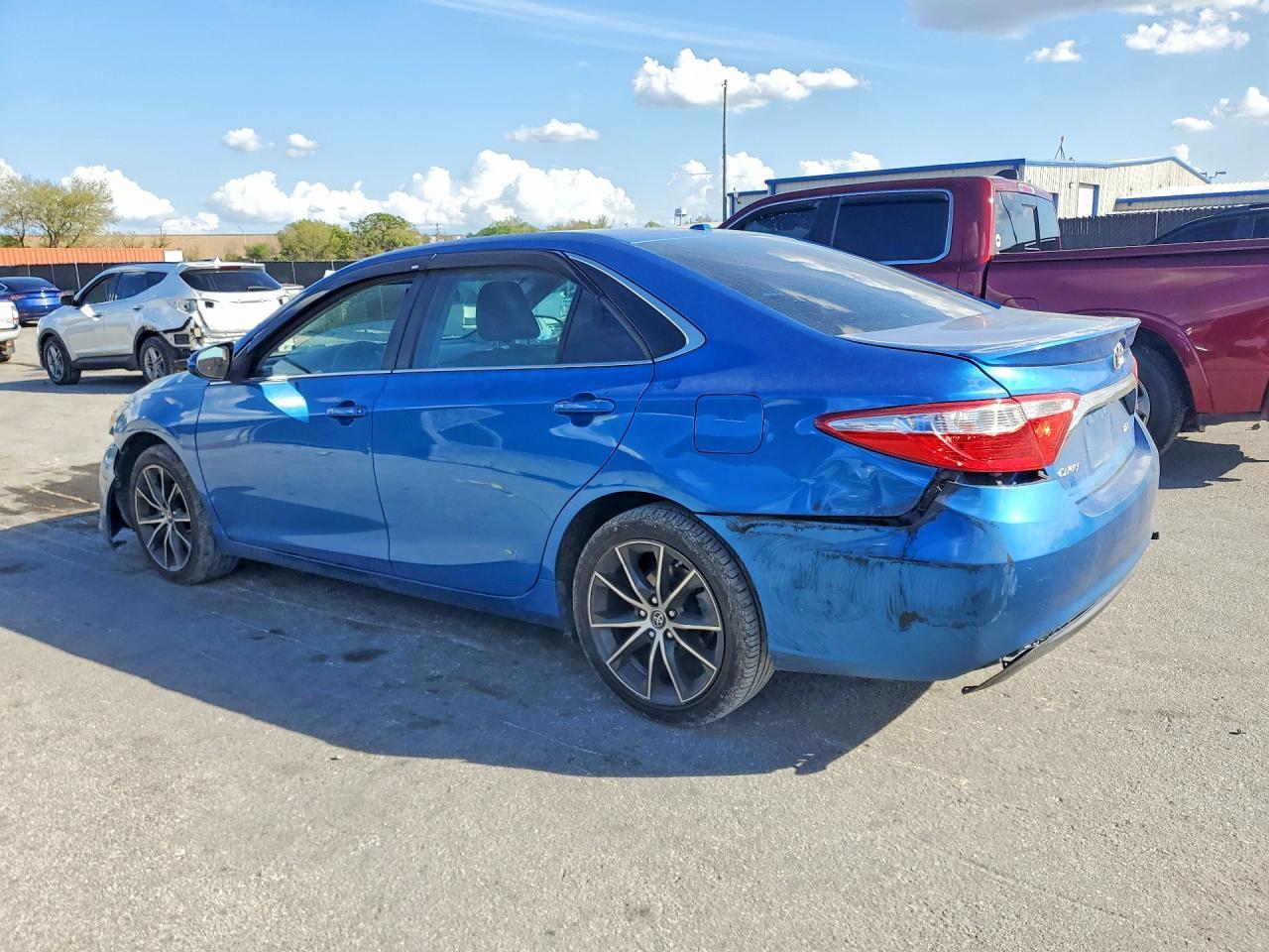 2017 Toyota Camry - Фото 2