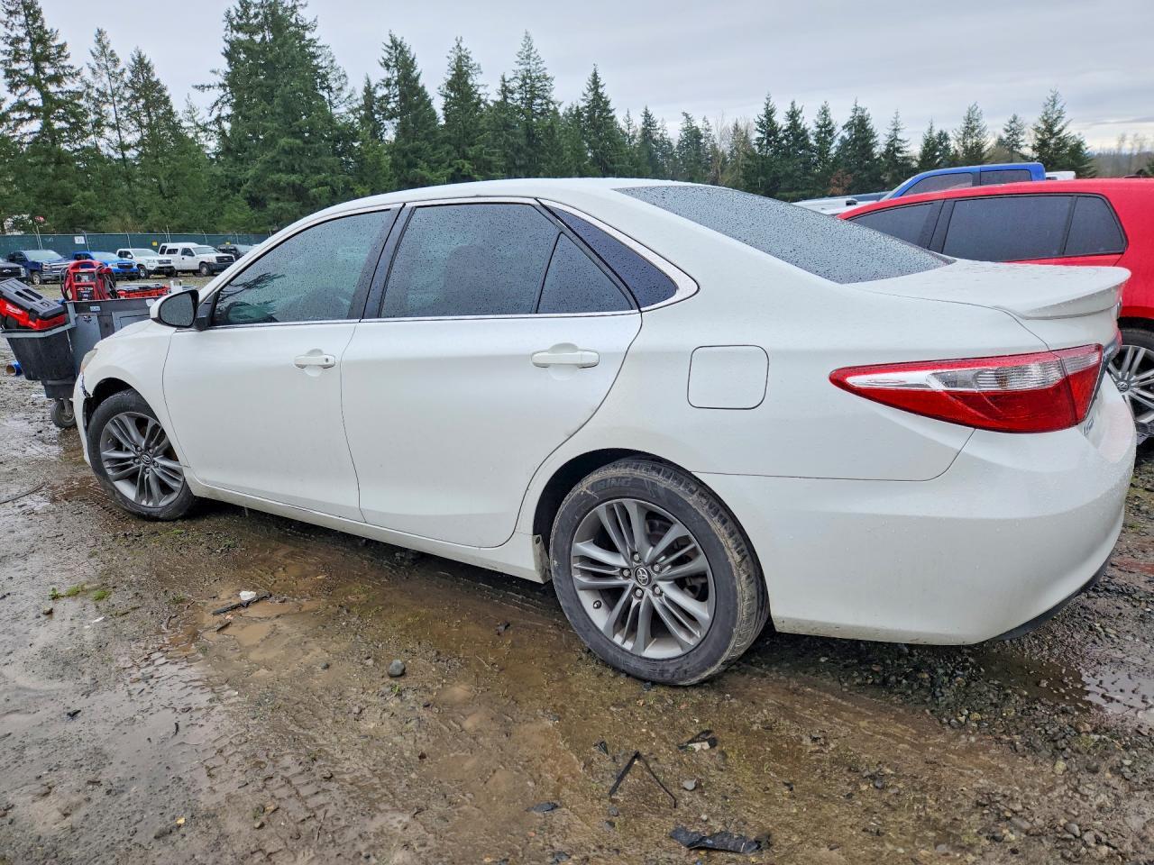 2016 Toyota Camry Se - Фото 2