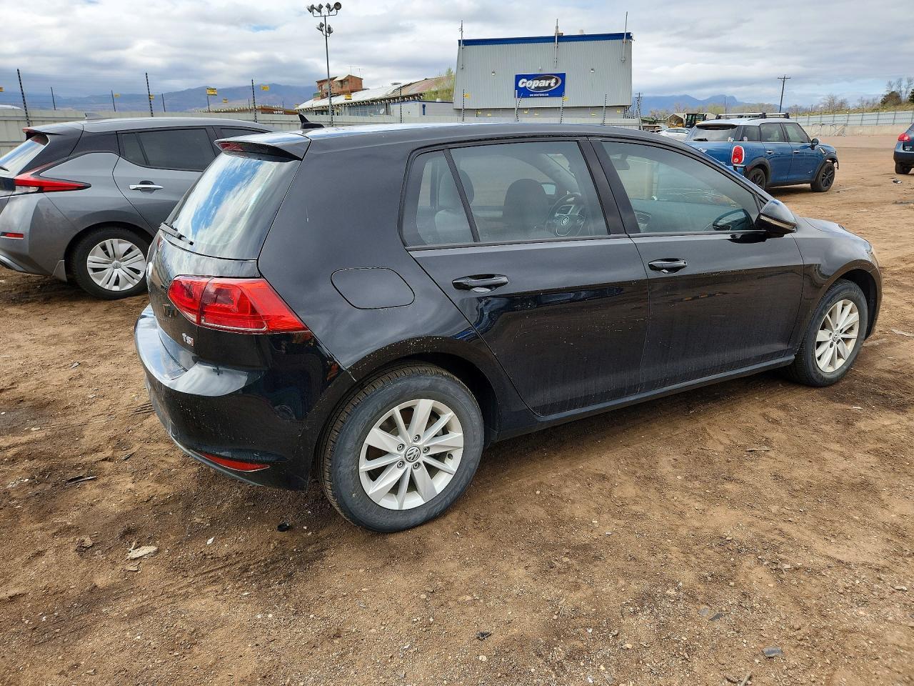 2017 Volkswagen Golf S - Image 3
