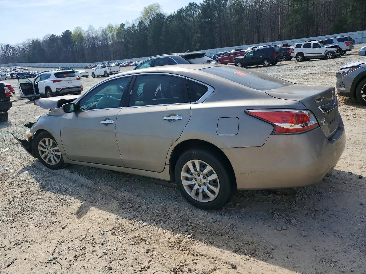 2015 Nissan Altima 2.5 S - Фото 2