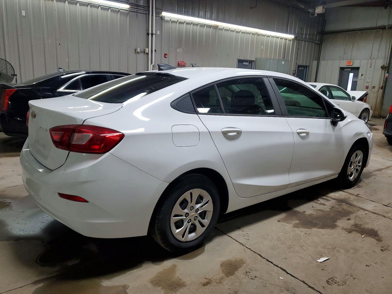2019 Chevrolet Cruze Ls - Image 3