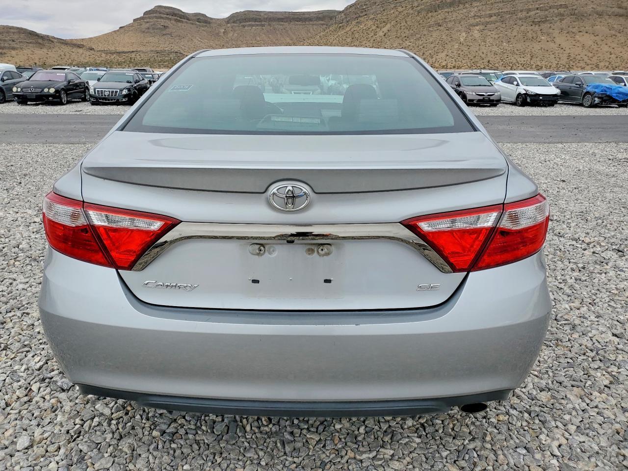2017 Toyota Camry Se - Фото 6