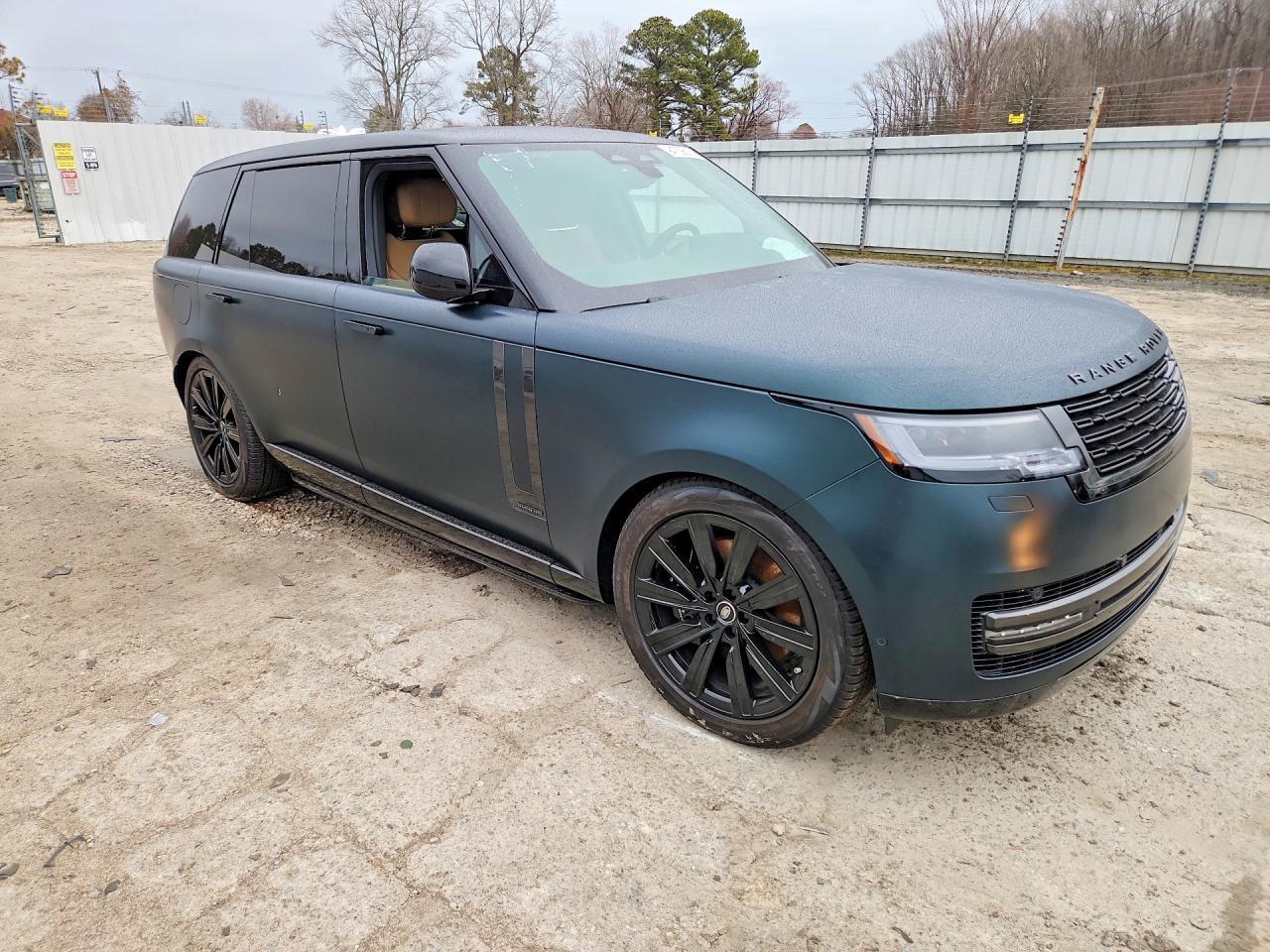 2025 Land Rover Range Rover Autobiography - Image 4