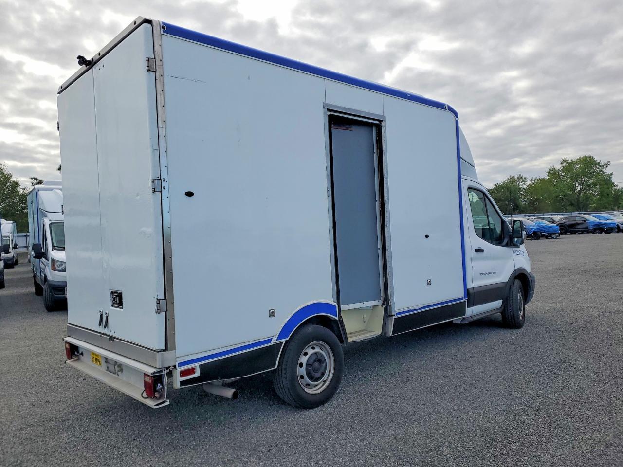 2020 Ford Transit Delivery Truck - Фото 3