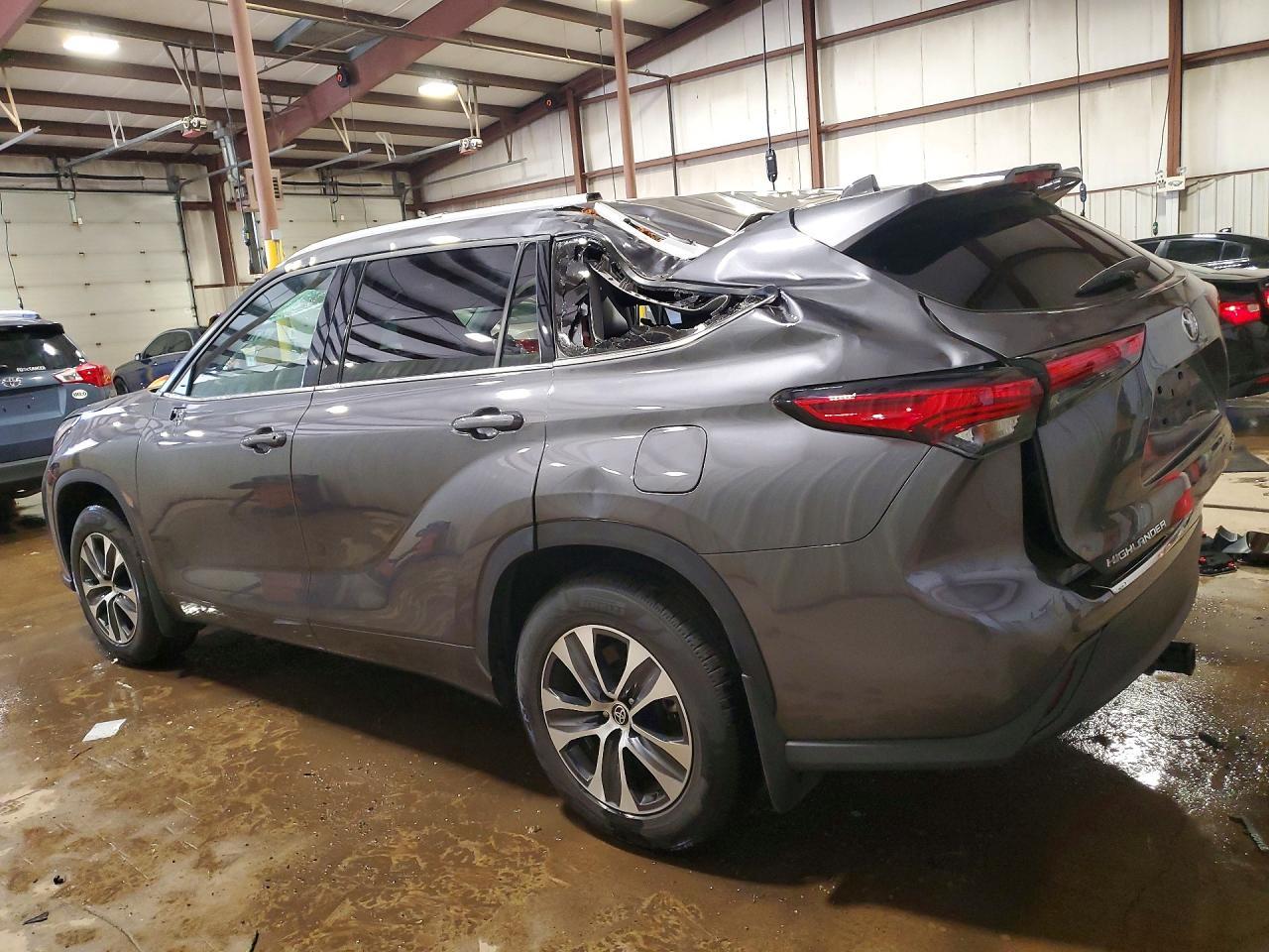 2022 Toyota Highlander Xle - Фото 2