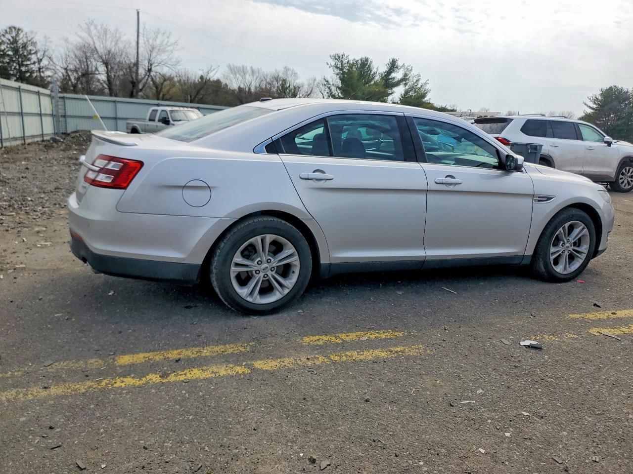 2015 Ford Taurus Sel - Image 3