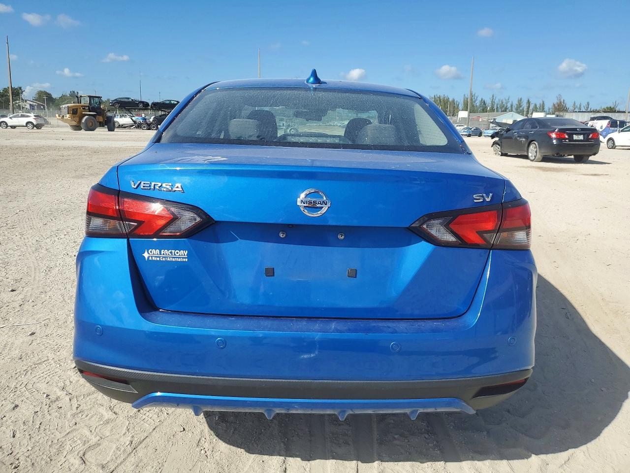2022 Nissan Versa Sv - Image 6