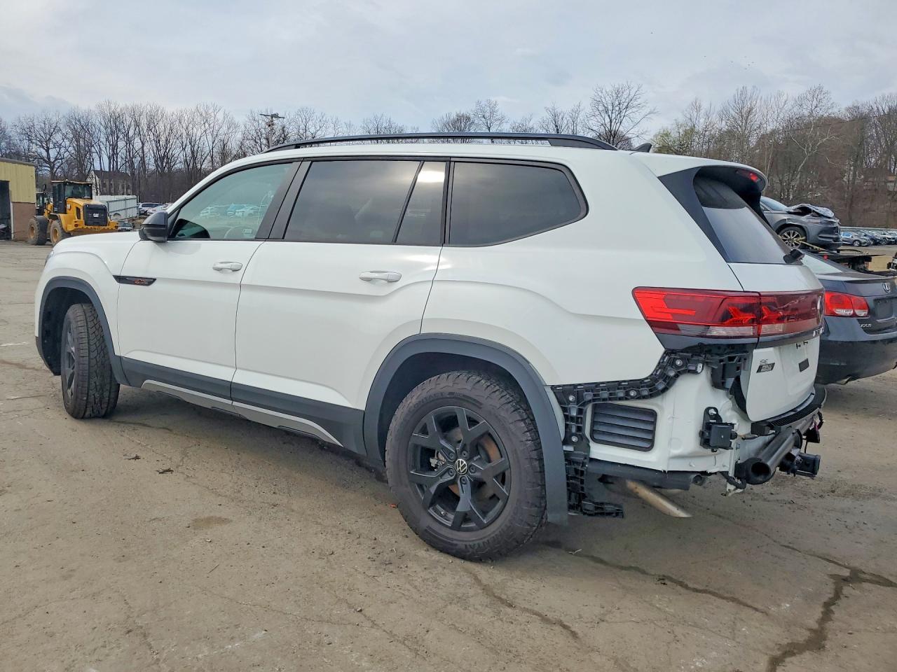 2025 Volkswagen Atlas Peak Edition Se - Image 2