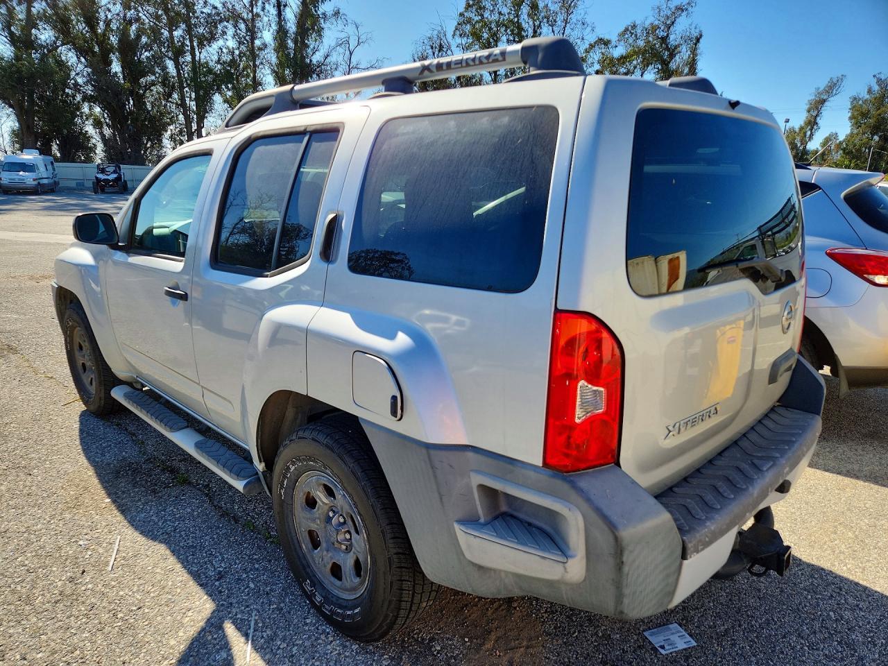 2015 Nissan Xterra X - Фото 2