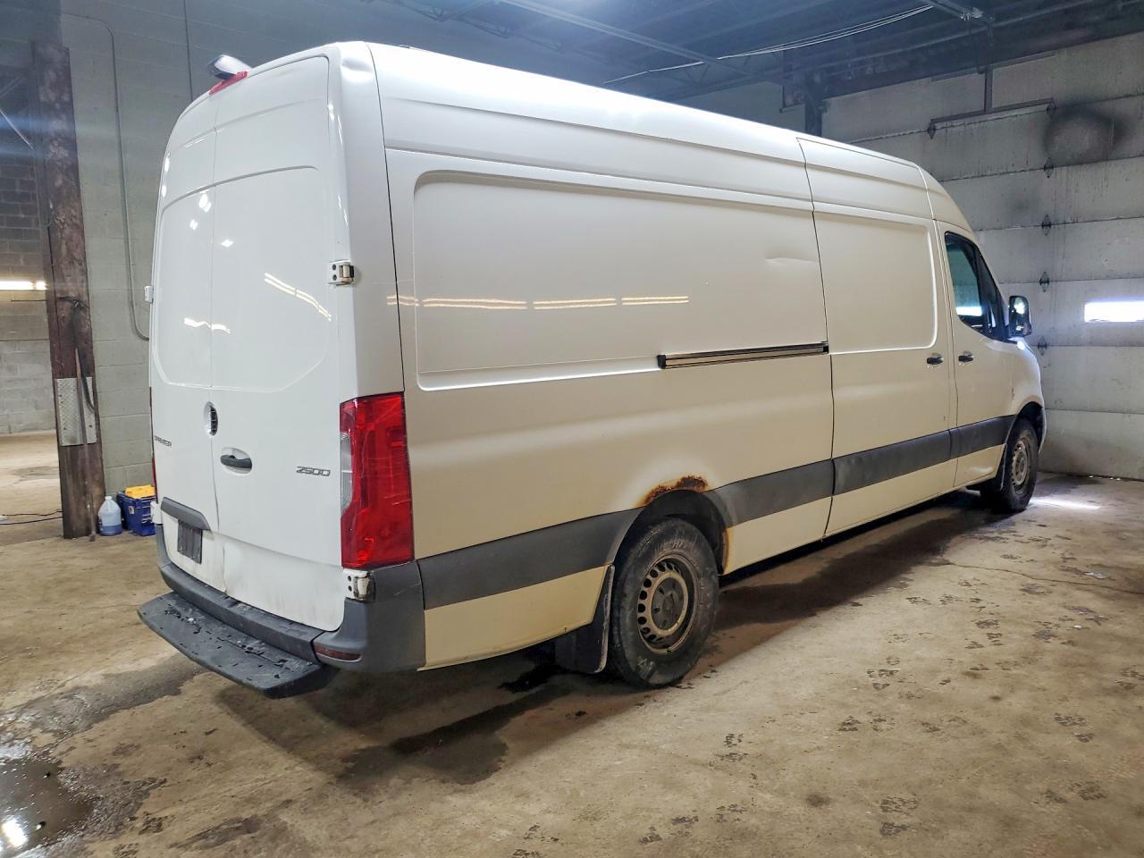 2019 Mercedes Benz Sprinter 2500 Delivery Van - Фото 3