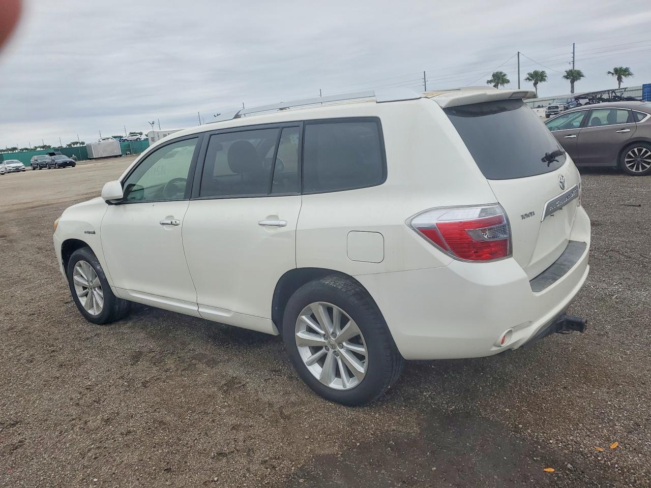 2008 Toyota Highlander Hybrid Limited - Image 2